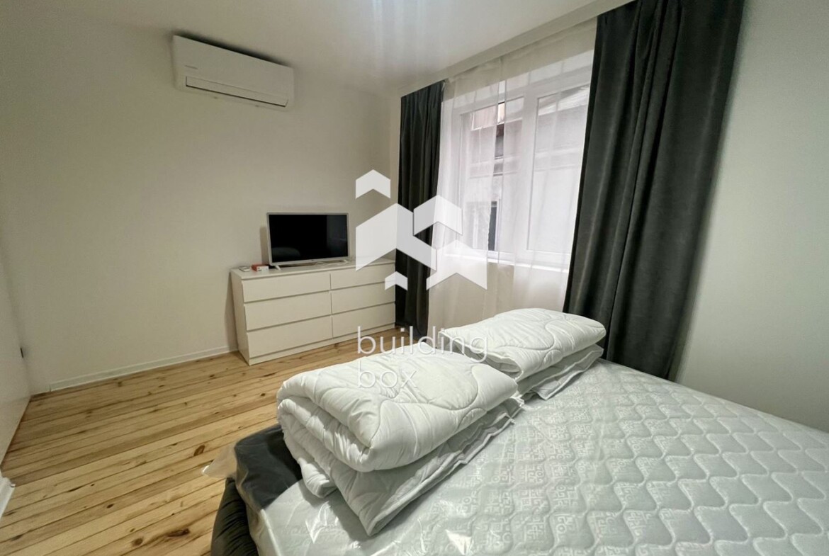 Тристаен апартамент в Център - 0