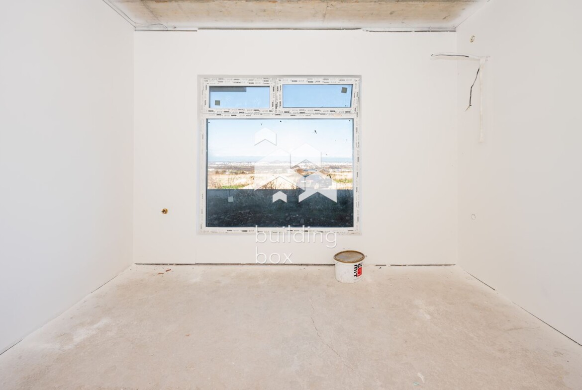 Едноетажна къща със страхотна панорама в Марково - 0