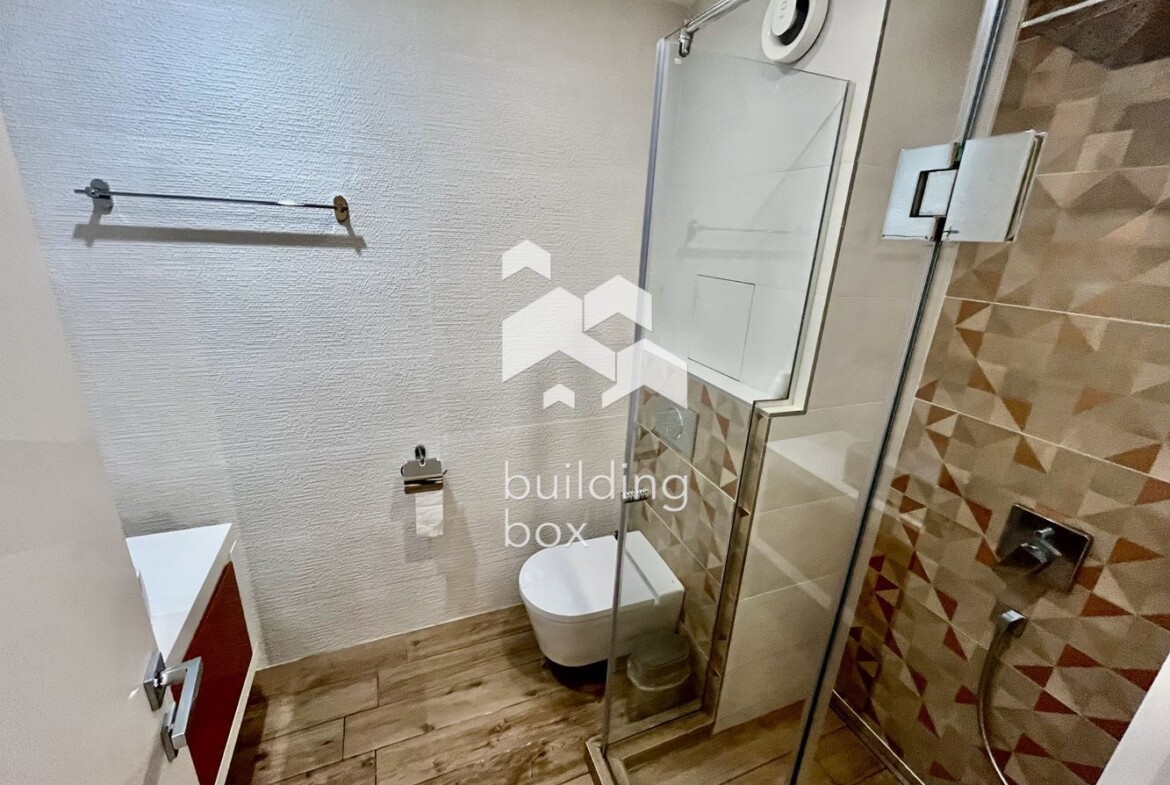 Тристаен, модерно обзаведен апартамент в престижна сграда на ул. Нишава - 0