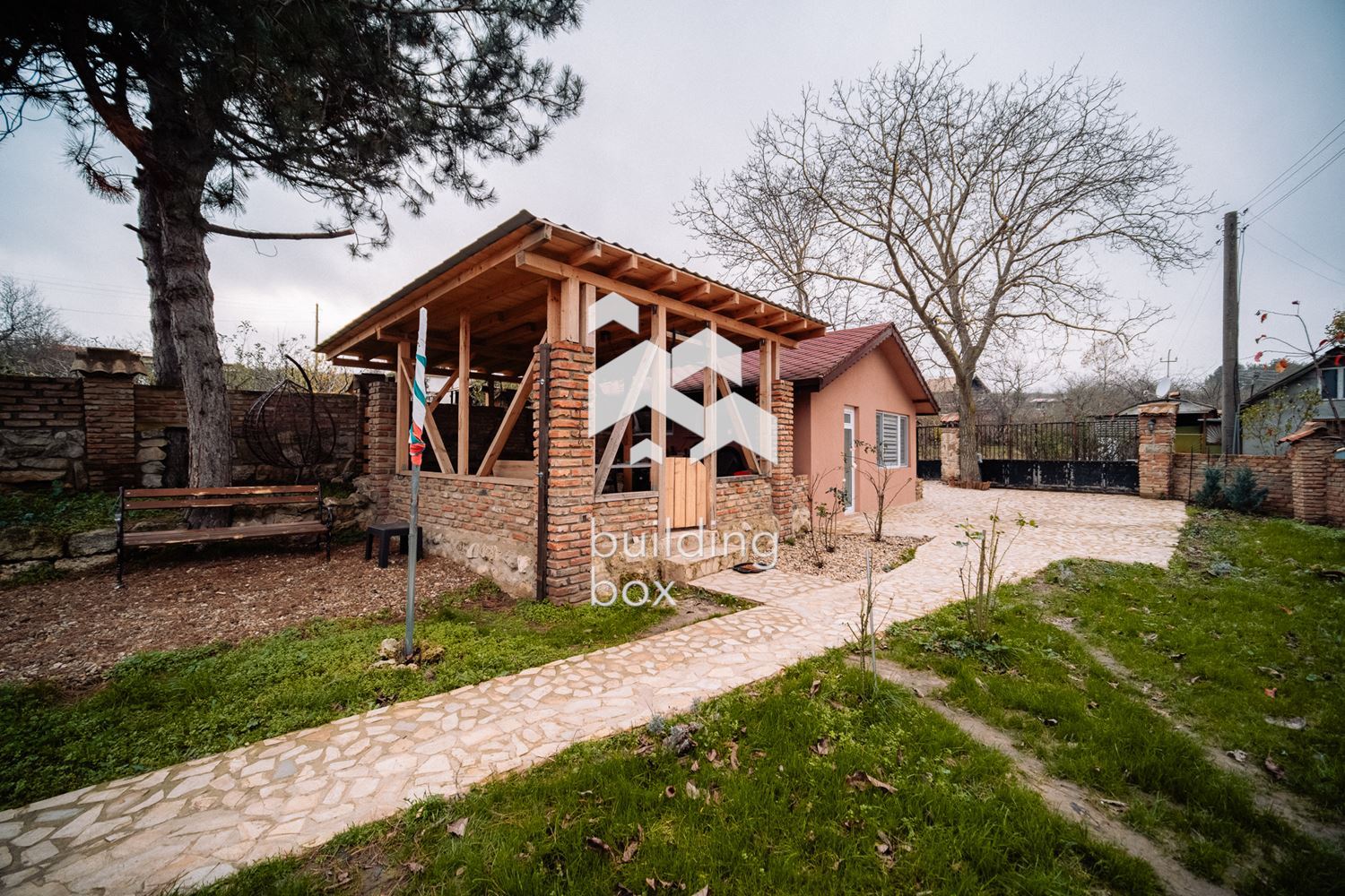 Къща сред зеленина и уют - 0