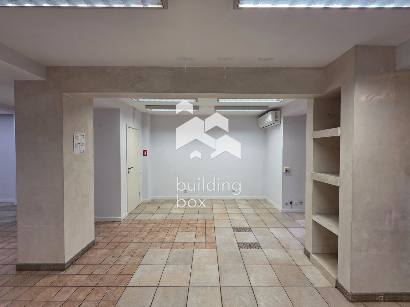 Магазин в идеален Център - 0