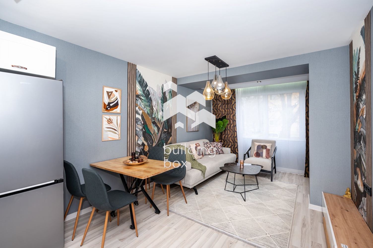 Тристаен обзаведен в малка тухлена сграда - 0