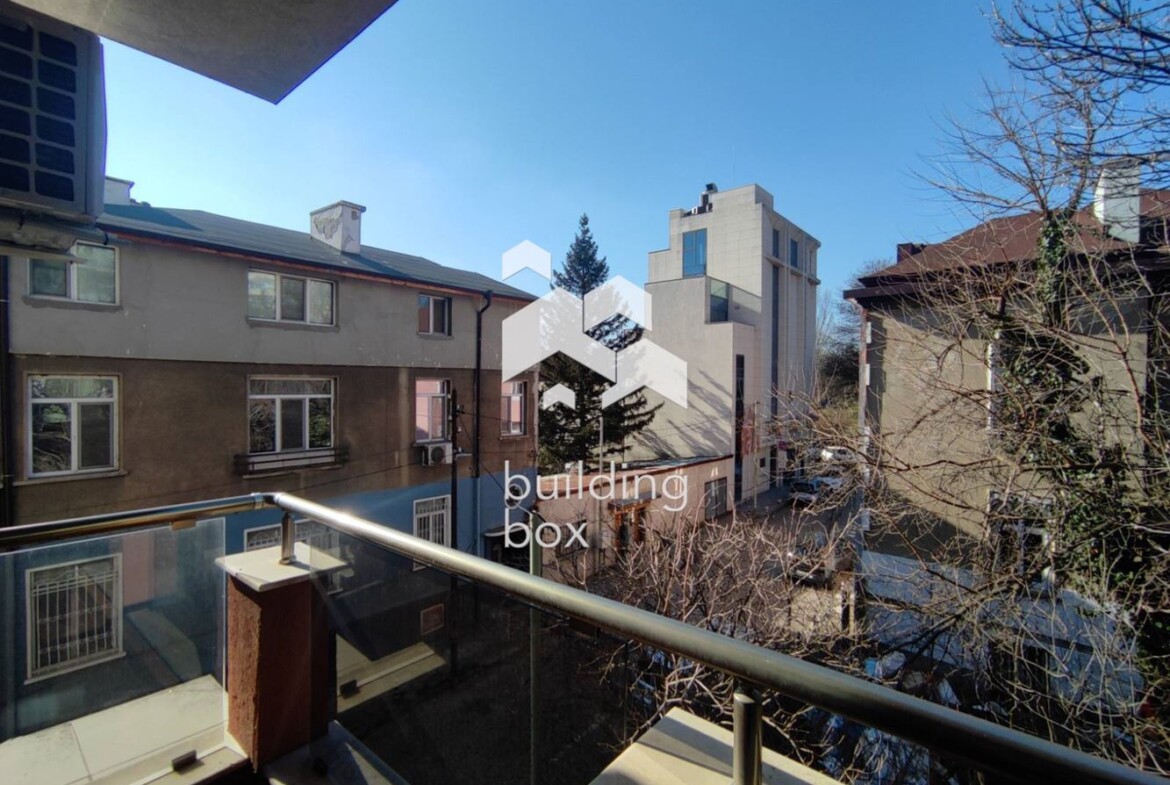 Четиристаен апартамент на изключително атрактивна локация - 0