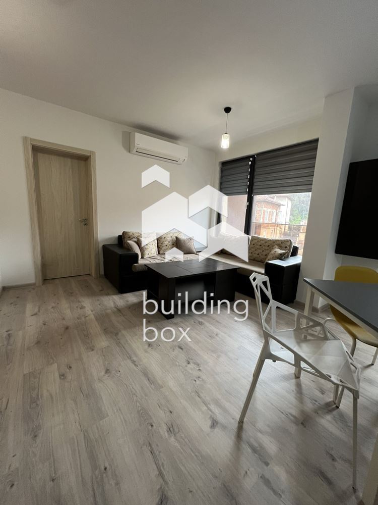 Дава под наем четиристаен апартамент до МУ Пловдив