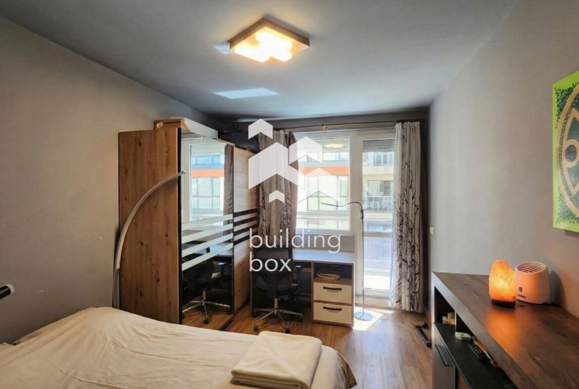 Просторен тристаен апартамент до Парадайс Център - 0