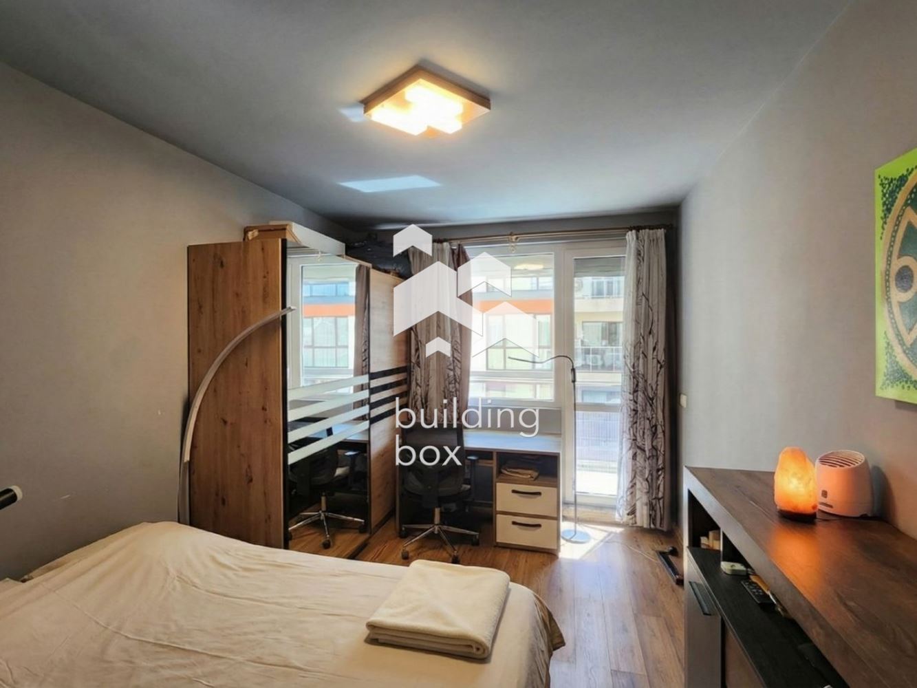 Просторен тристаен апартамент до Парадайс Център - 0