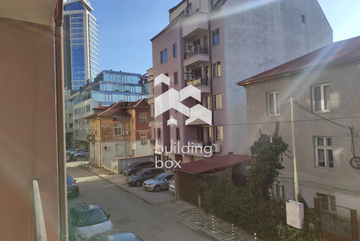 Двустаен апартамент на изключително атрактивна локация - 0