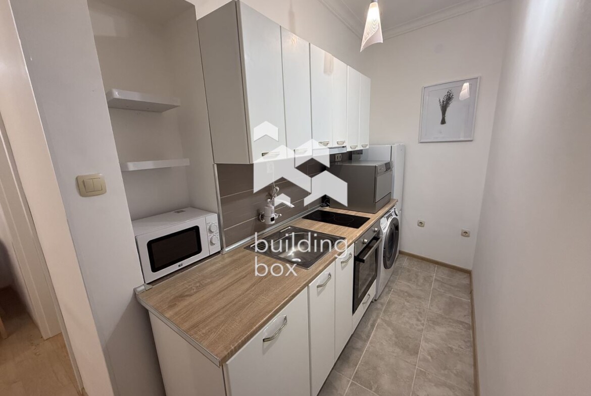 Тристаен апартамент в сърцето на центъра на София - 0