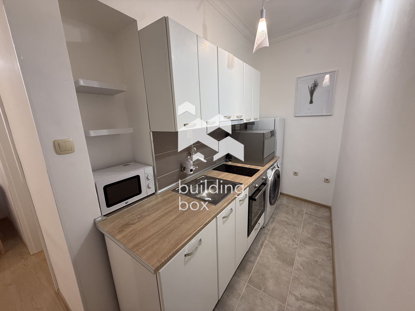 Тристаен апартамент в сърцето на центъра на София