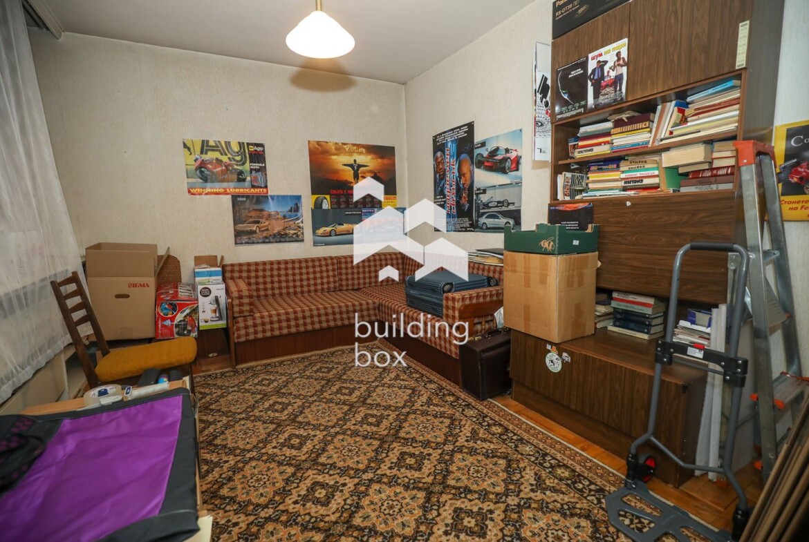 Тристаен апартамент - ж.к. Изток - 0