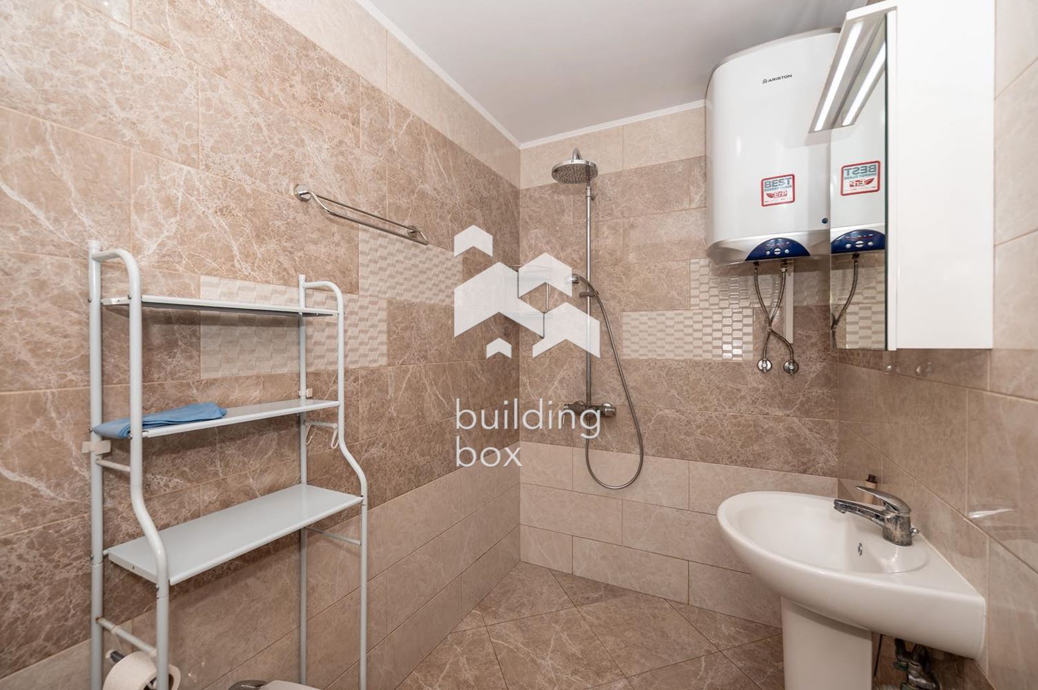 Тристаен обзаведен апартамент с акт 16 - 0