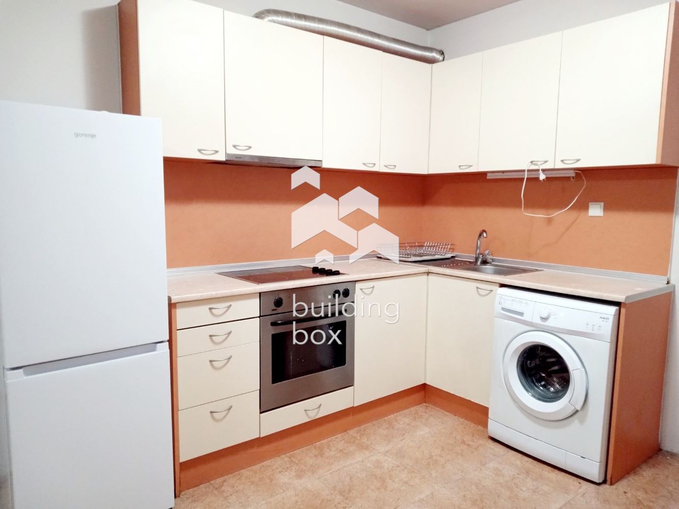 Полуобзаведен апартамент е кв. Белите брези