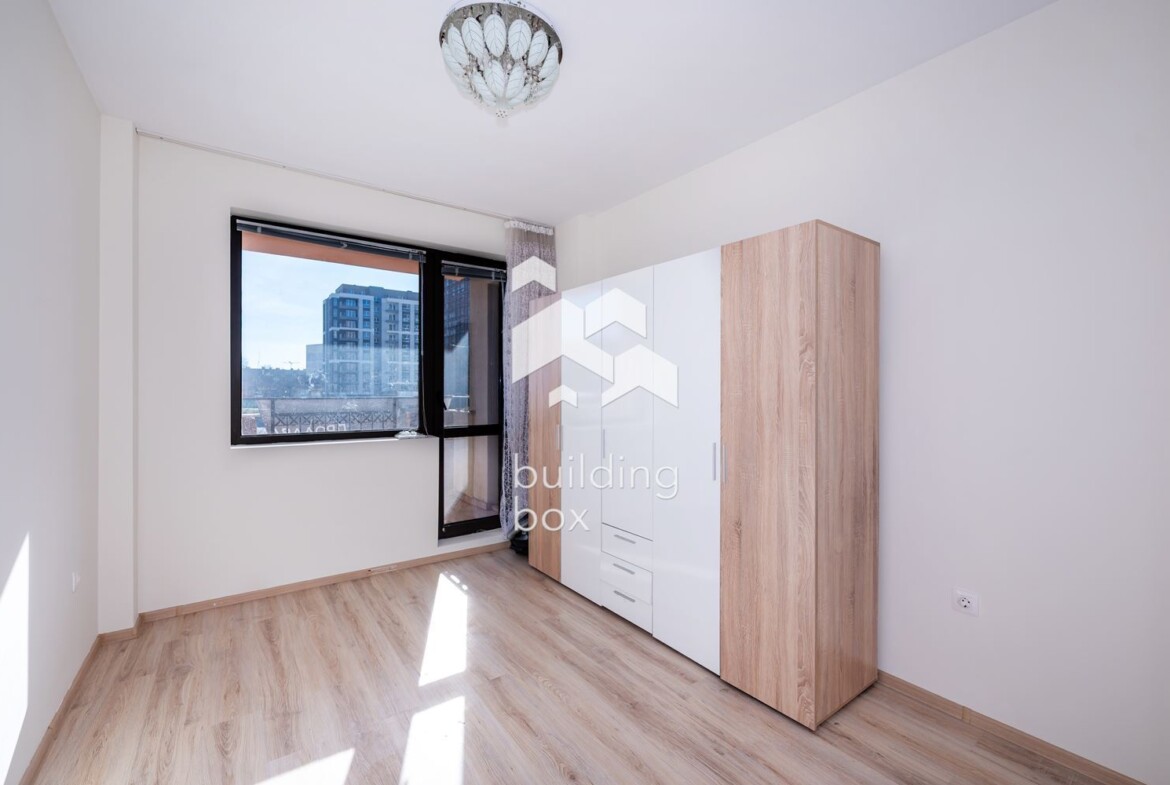 Довършен до ключ апартамент на бул. Македония до Ритейл Парк - 0