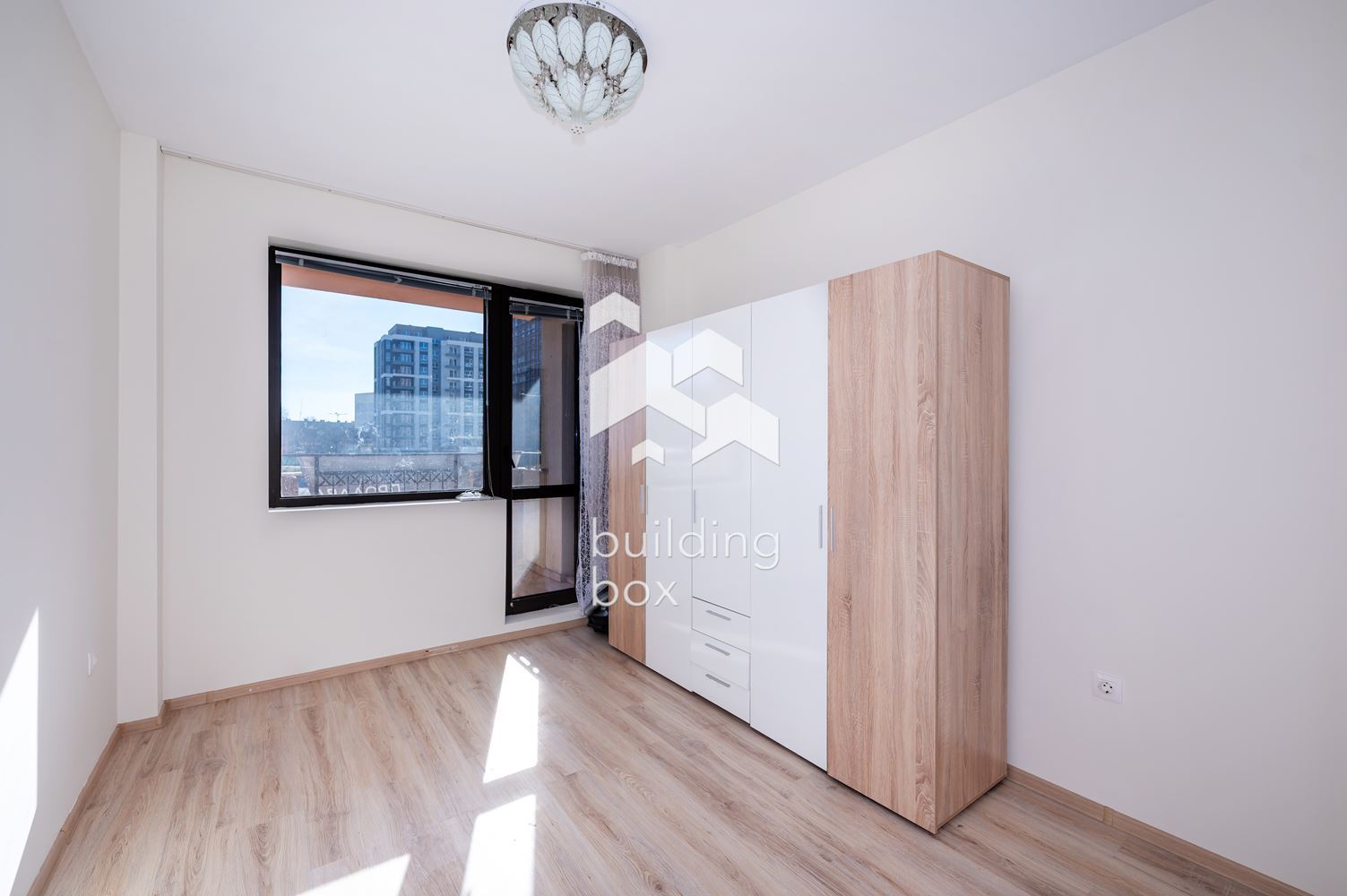 Довършен до ключ апартамент на бул. Македония до Ритейл Парк - 0