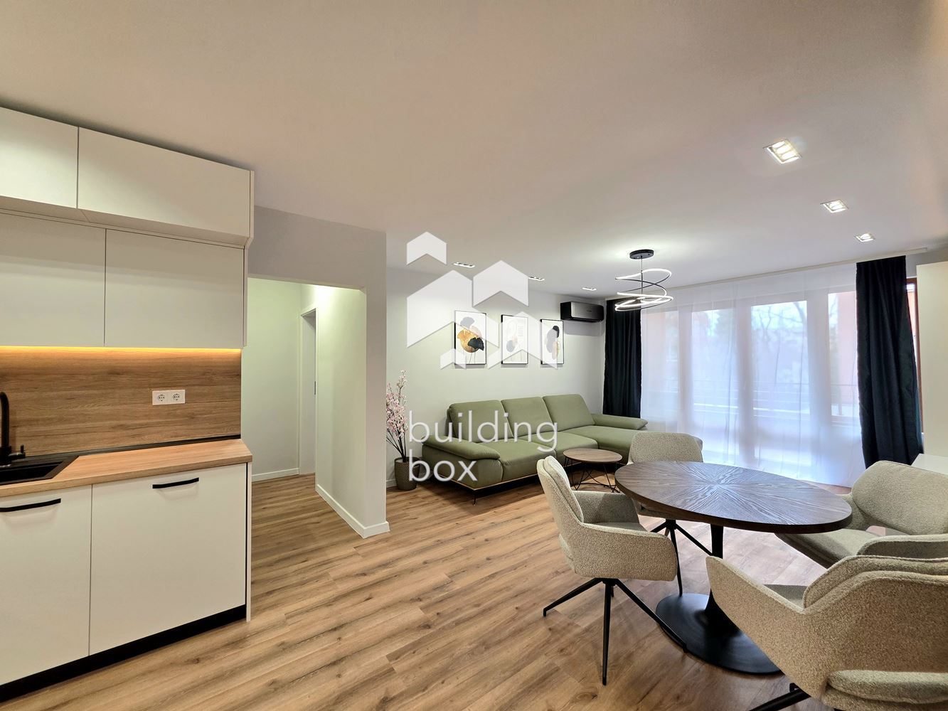 Модерно обзаведен и простовен двустаен апартамент в кв. Витоша - 0