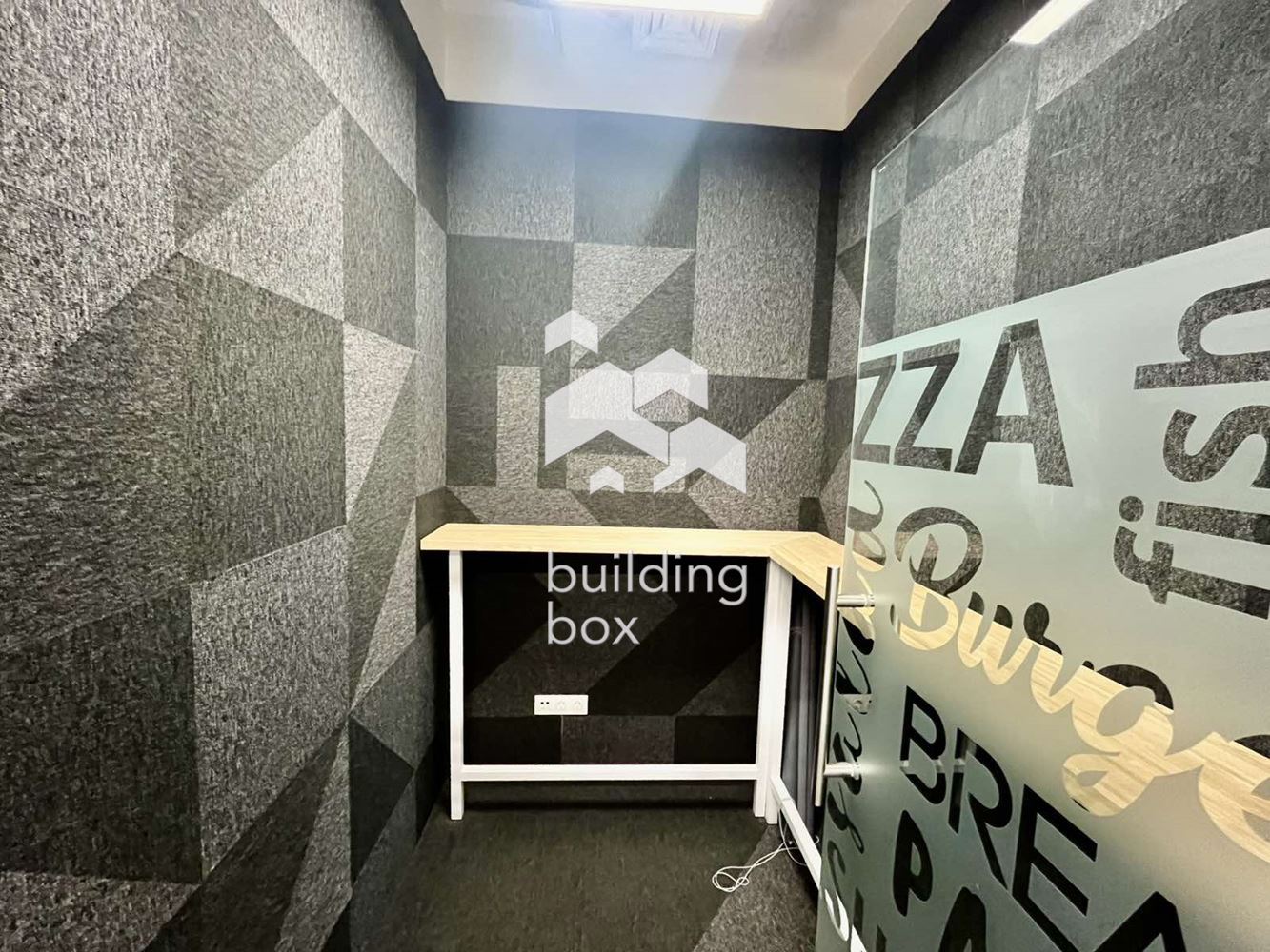 Офис в офис сграда клас "А" на топ локация - 0