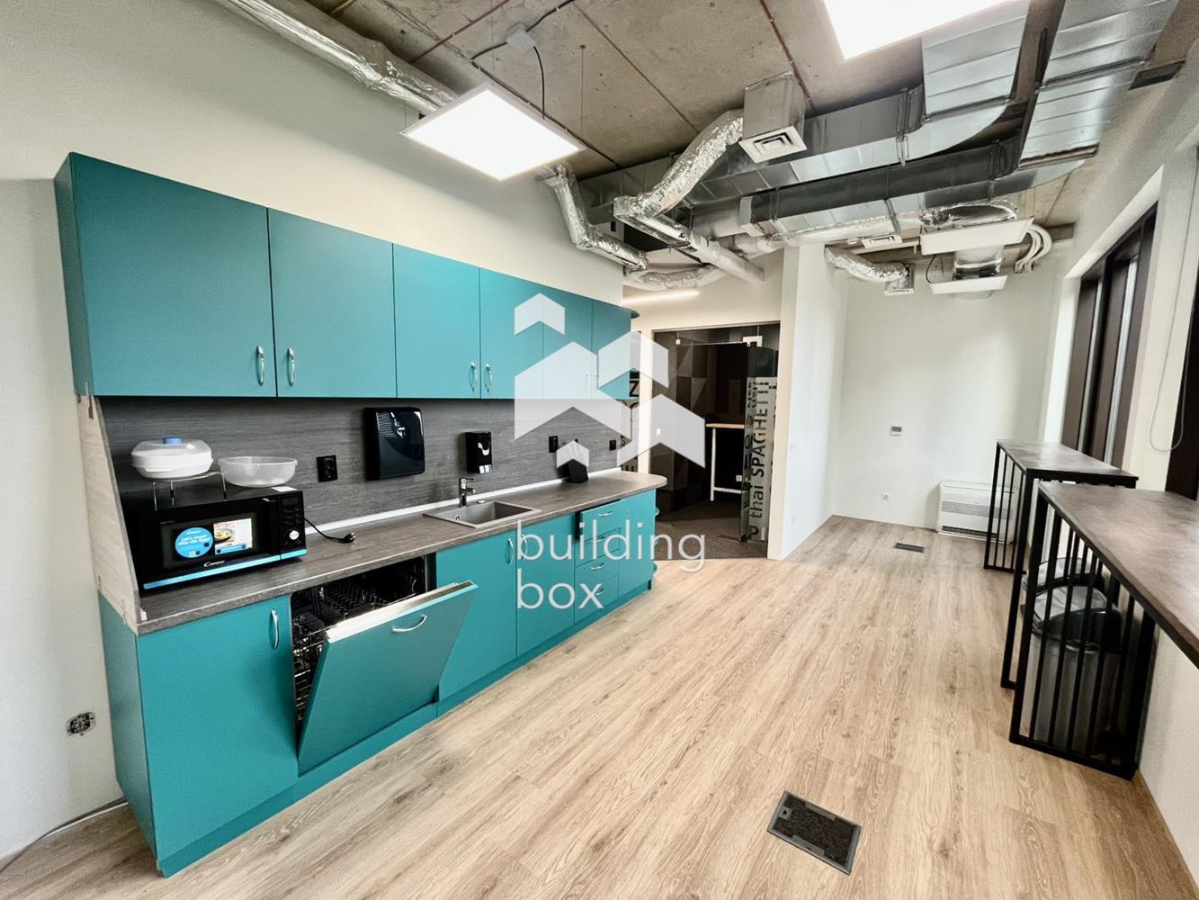 Офис в офис сграда клас "А" на топ локация - 0