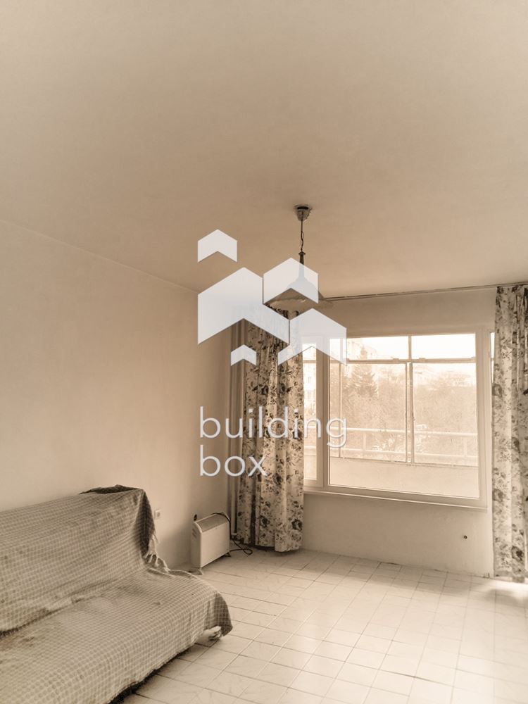 Продава тристаен апартамент в Люлин 4