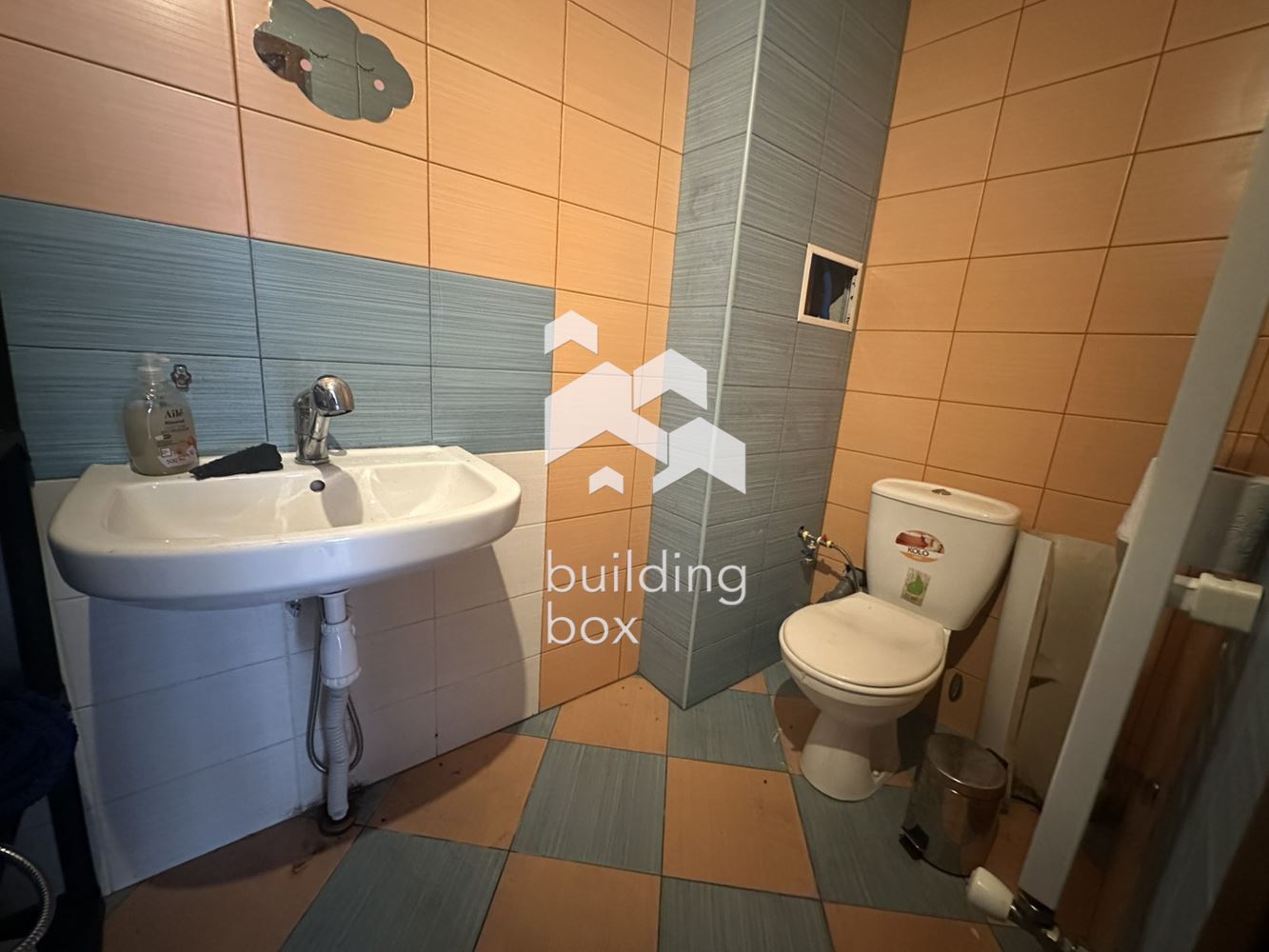 Партерен магазин в кв. Левски Г - 0