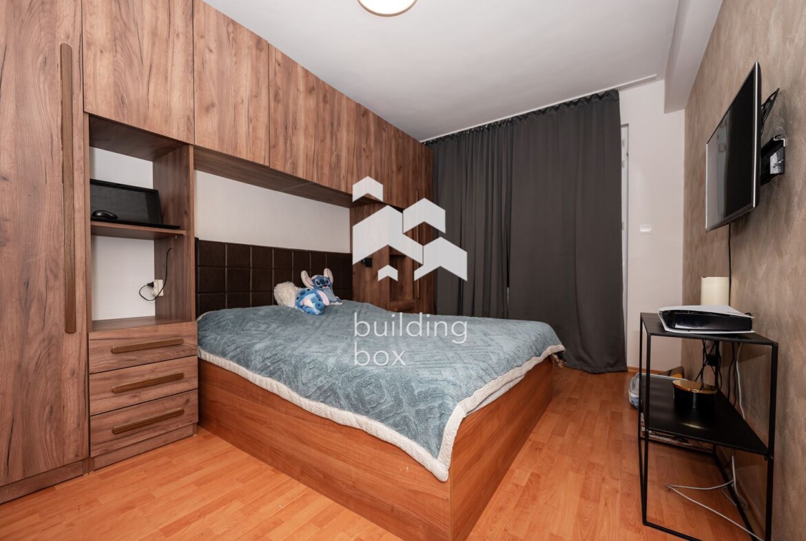 Тристаен апартамент с гараж - 0