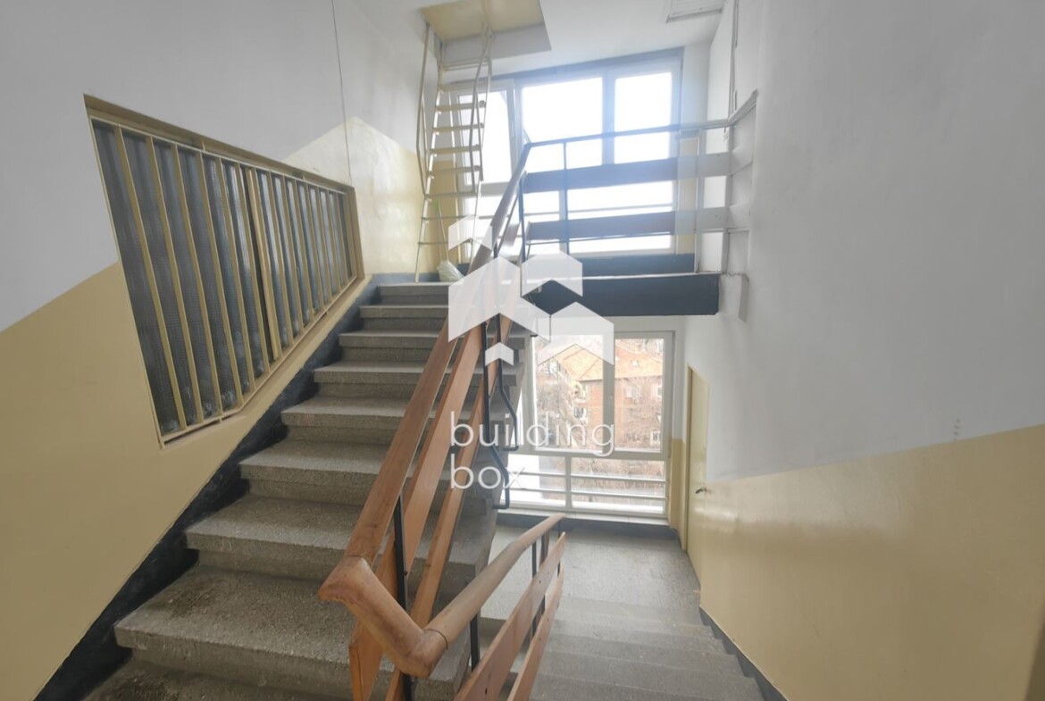 Тристаен саниран апартамент до Ефир 100 - 0