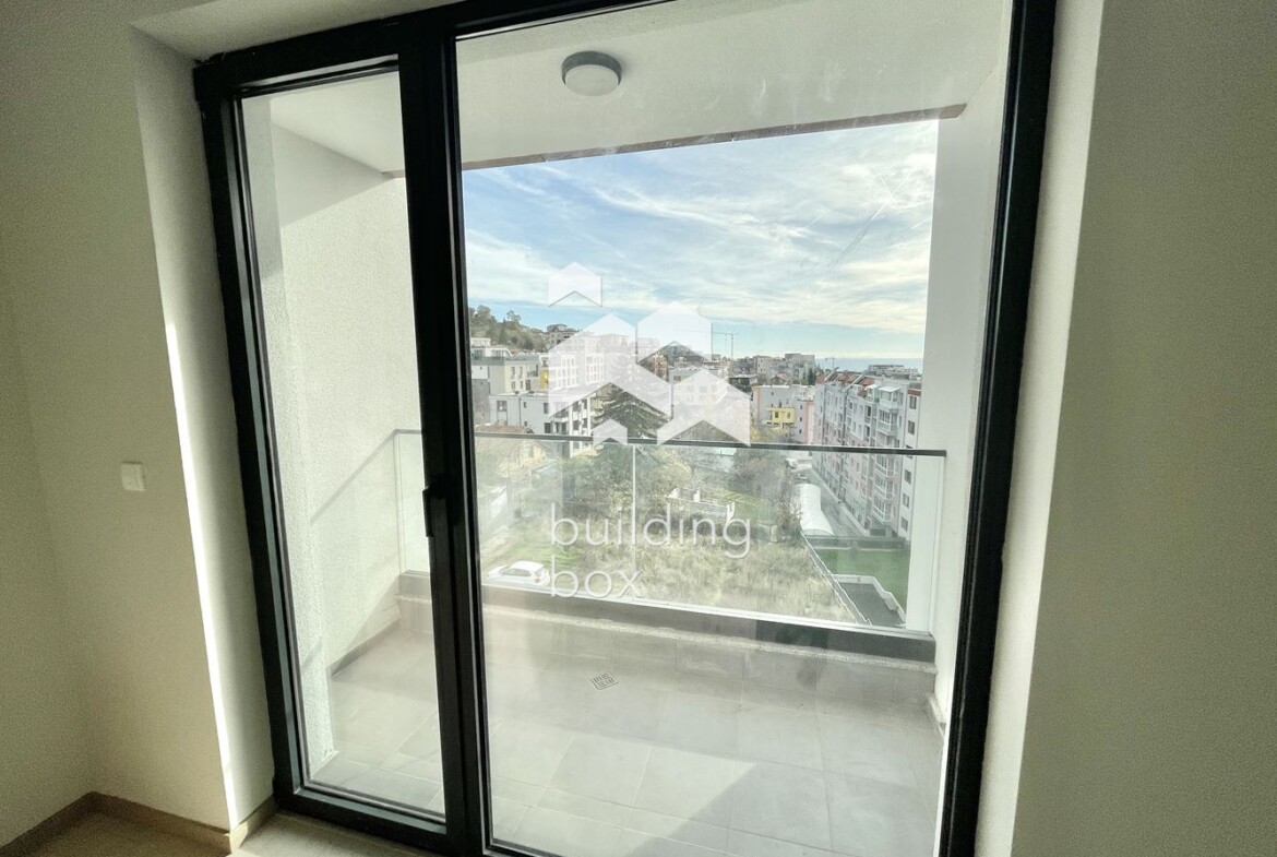 НОВ напълно обзаведен двустаен апартамент с ПАРКОМЯСТО в кв. Бриз - 0