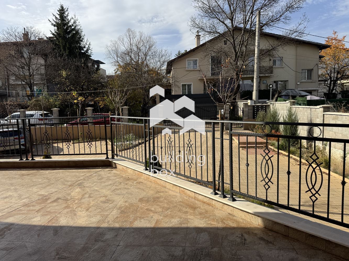 Тристаен апартамент с голяма тераса - 0