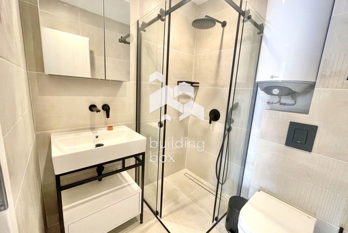 НОВ напълно обзаведен двустаен апартамент с ПАРКОМЯСТО в кв. Бриз - 0