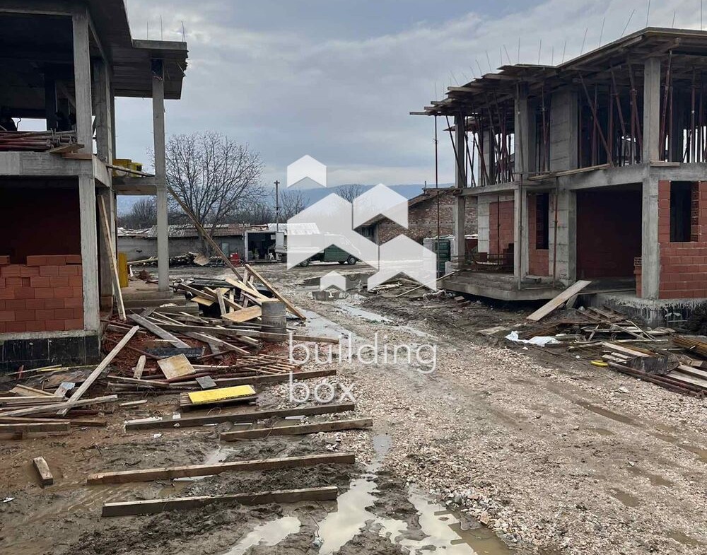 Еднофамилни къщи в Остромила - 0