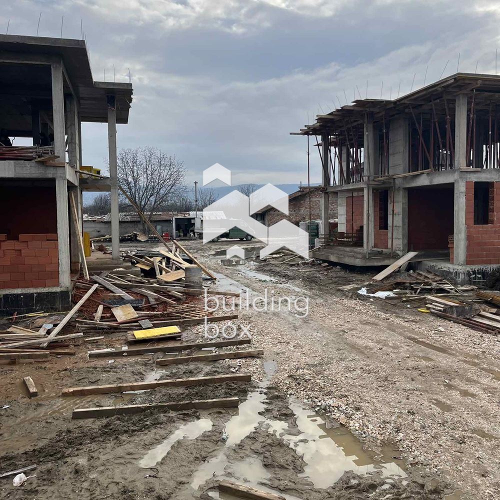 Еднофамилни къщи в Остромила - 0