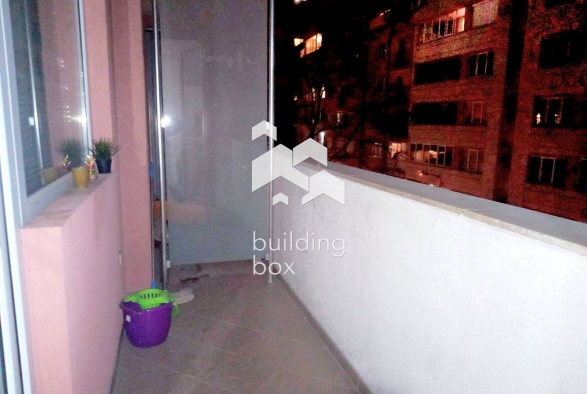 Полуобзаведен апартамент е кв. Белите брези - 0