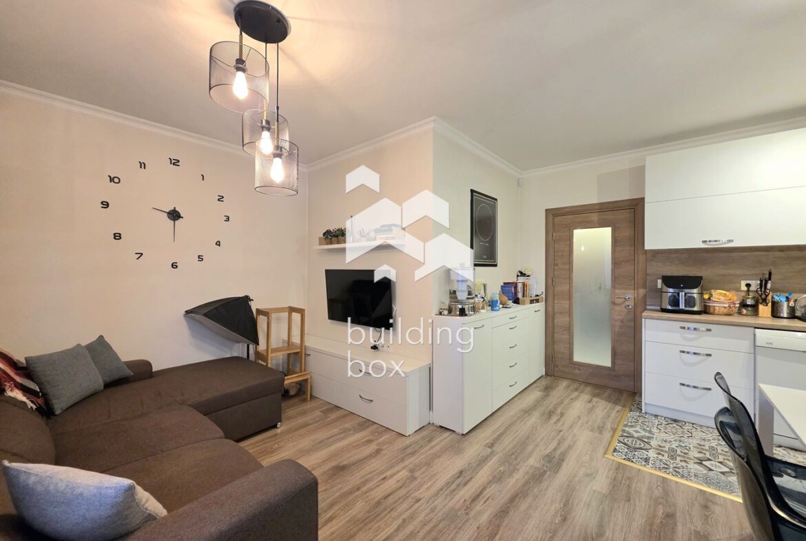 Тристаен обзаведен апартамент - кв. Стрелбище - 0