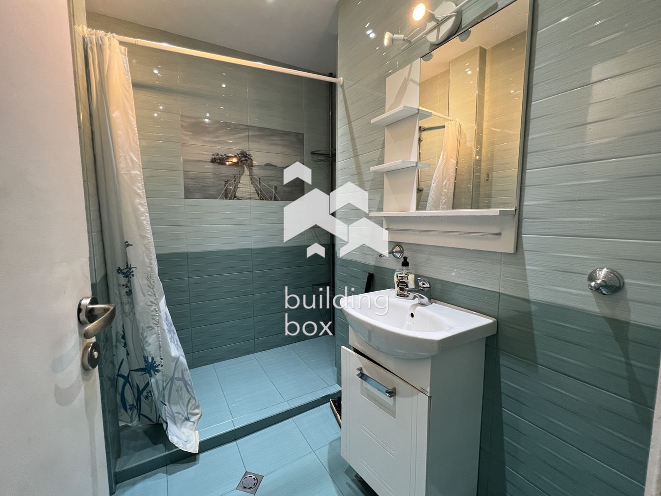 Тристаен апартамент до църквата „Св. Неделя“ - 0