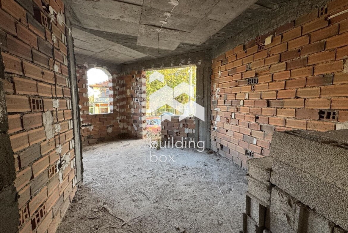 Двуетажна къща в с.Желязно - 0