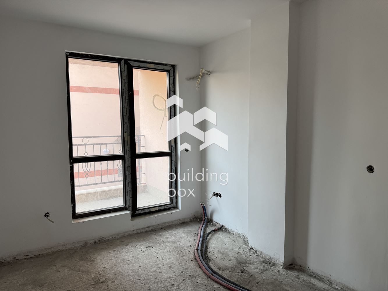 Тристаен апартамент с голяма тераса - 0