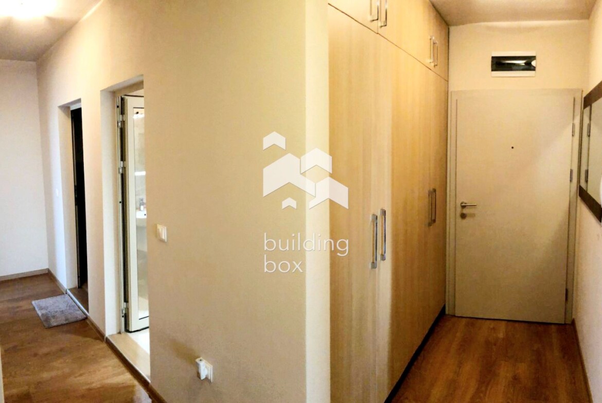 Просторен тристаен апартамент в Обеля 2 - 0