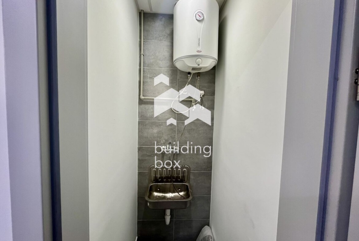 Офис в офис сграда клас "А" на топ локация - 0