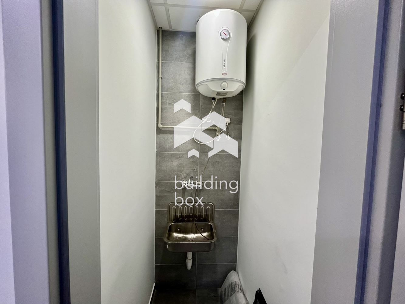 Офис в офис сграда клас "А" на топ локация - 0