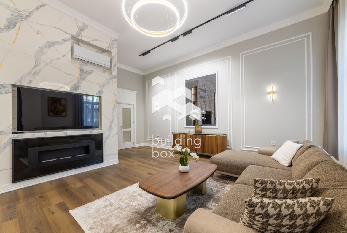 Бутиков тристаен апартамент в град Варна - 0