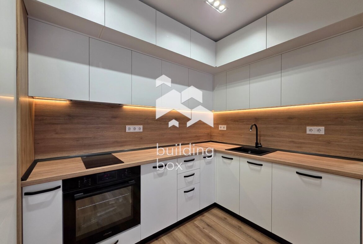 Модерно обзаведен и простовен двустаен апартамент в кв. Витоша - 0