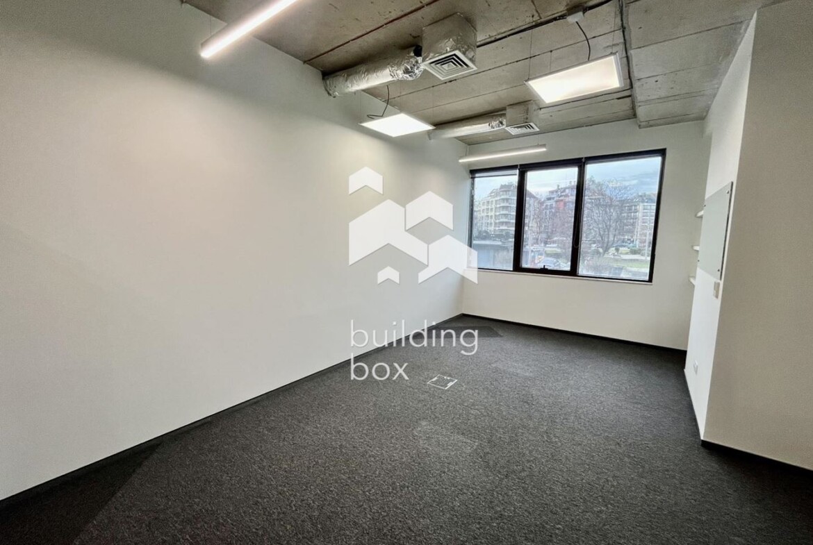 Офис в офис сграда клас "А" на топ локация - 0