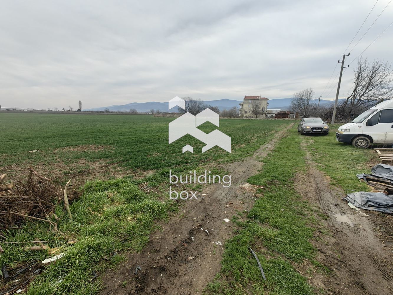 Земеделска земя до къщи в началото на с. Златитрап - 0