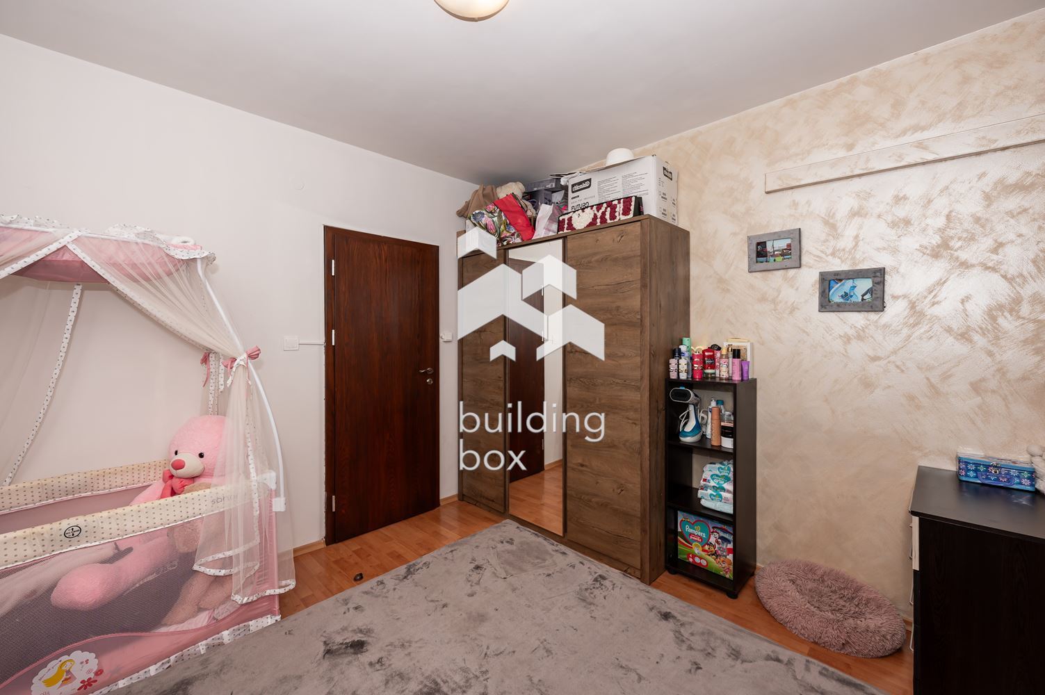 Тристаен апартамент с гараж - 0