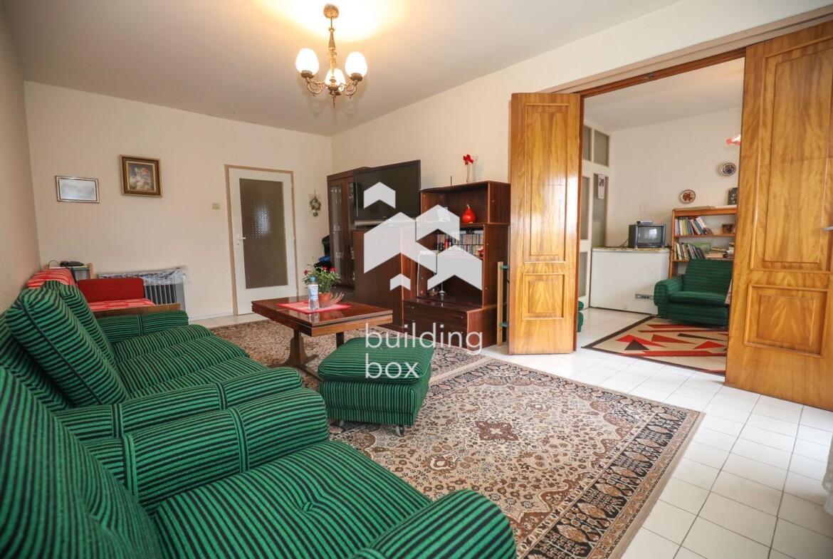 Тристаен апартамент - ж.к. Изток - 0