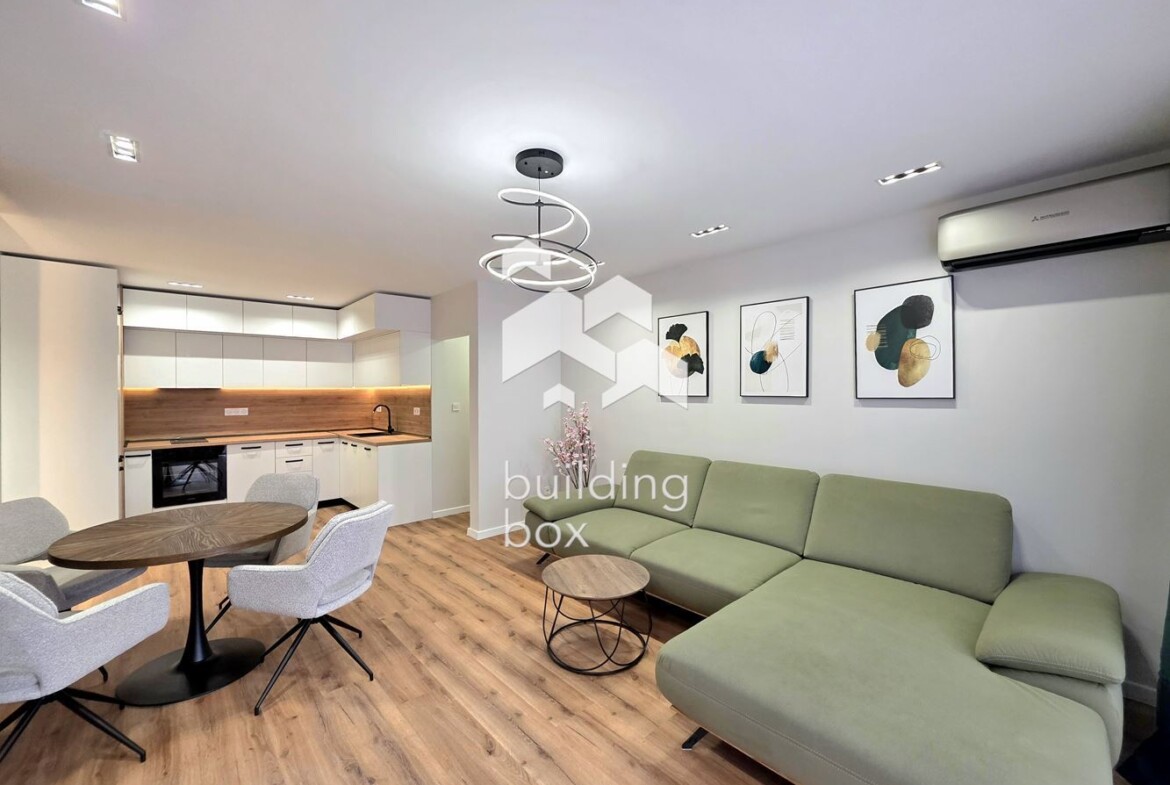 Модерно обзаведен и простовен двустаен апартамент в кв. Витоша - 0