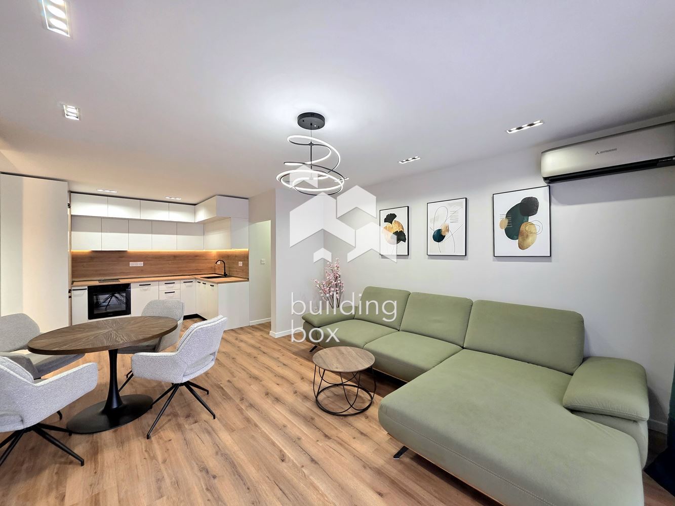 Модерно обзаведен и простовен двустаен апартамент в кв. Витоша