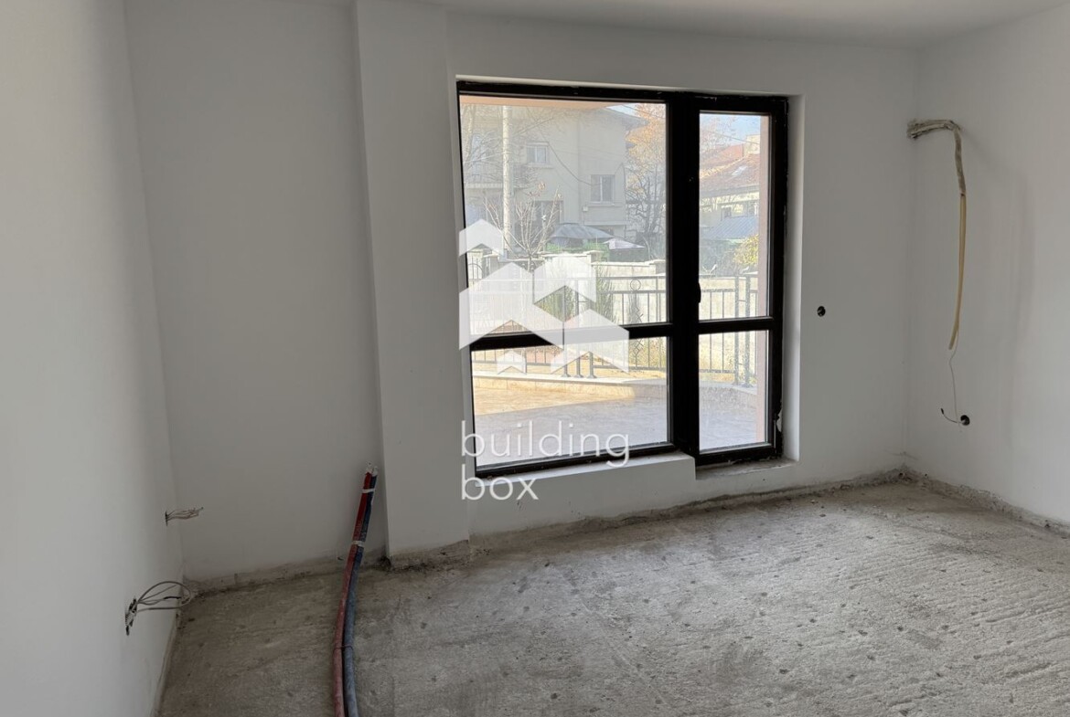 Тристаен апартамент с голяма тераса - 0