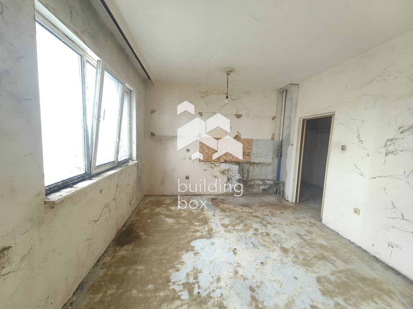 Тристаен саниран апартамент до Ефир 100 - 0