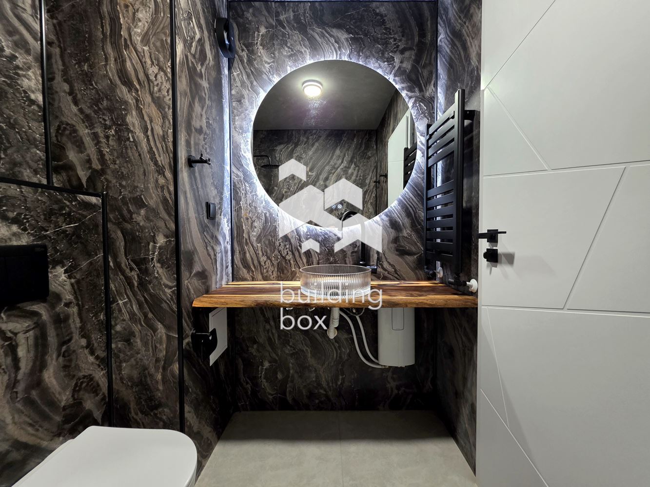 Модерно обзаведен и простовен двустаен апартамент в кв. Витоша - 0