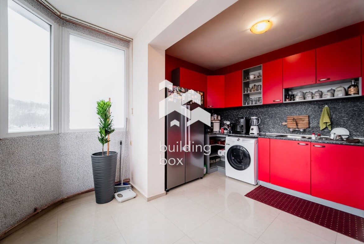 Просторен ТРИСТАЕН апартамент - 0